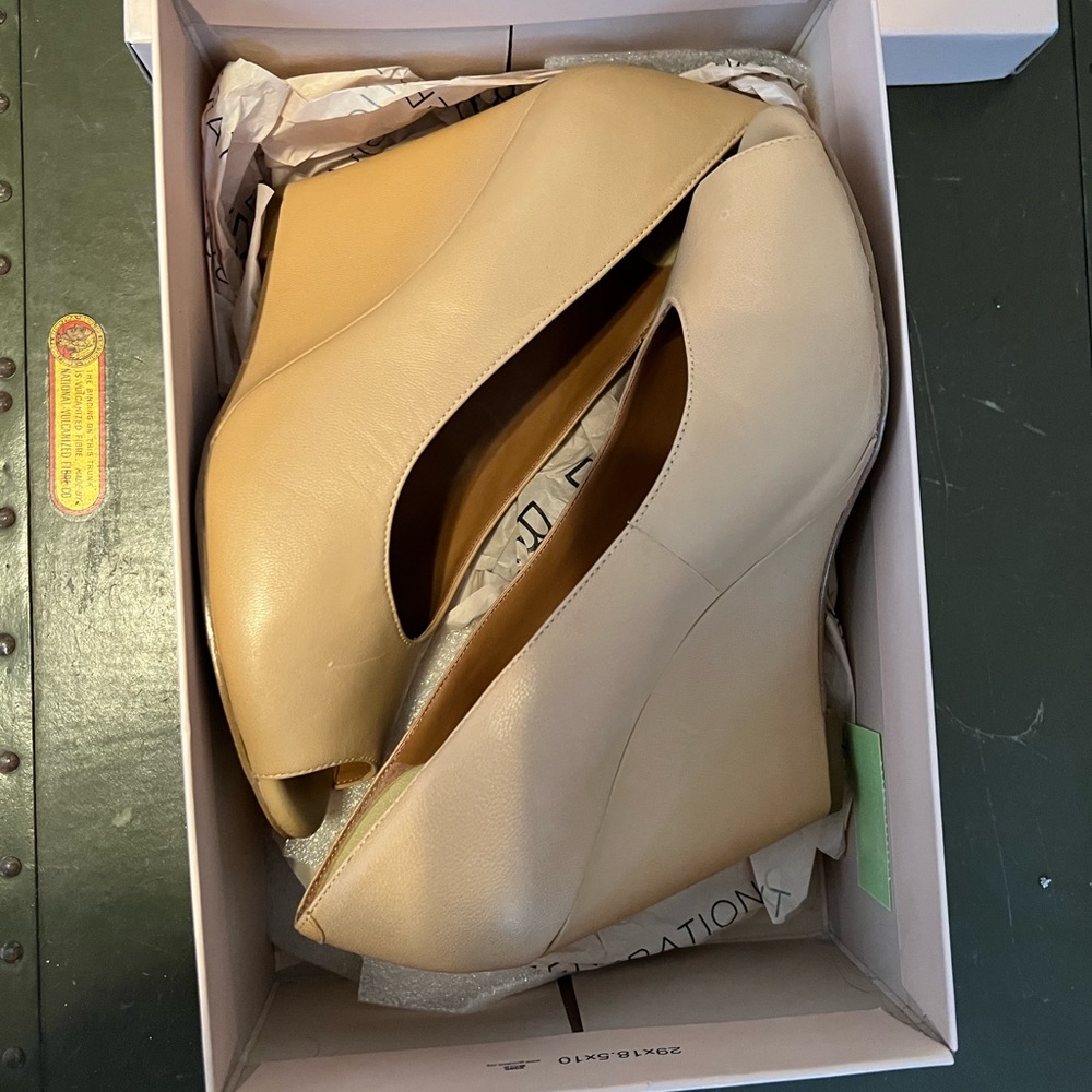 BCBGeneration BG-CLAUDIAS peep toe wedge